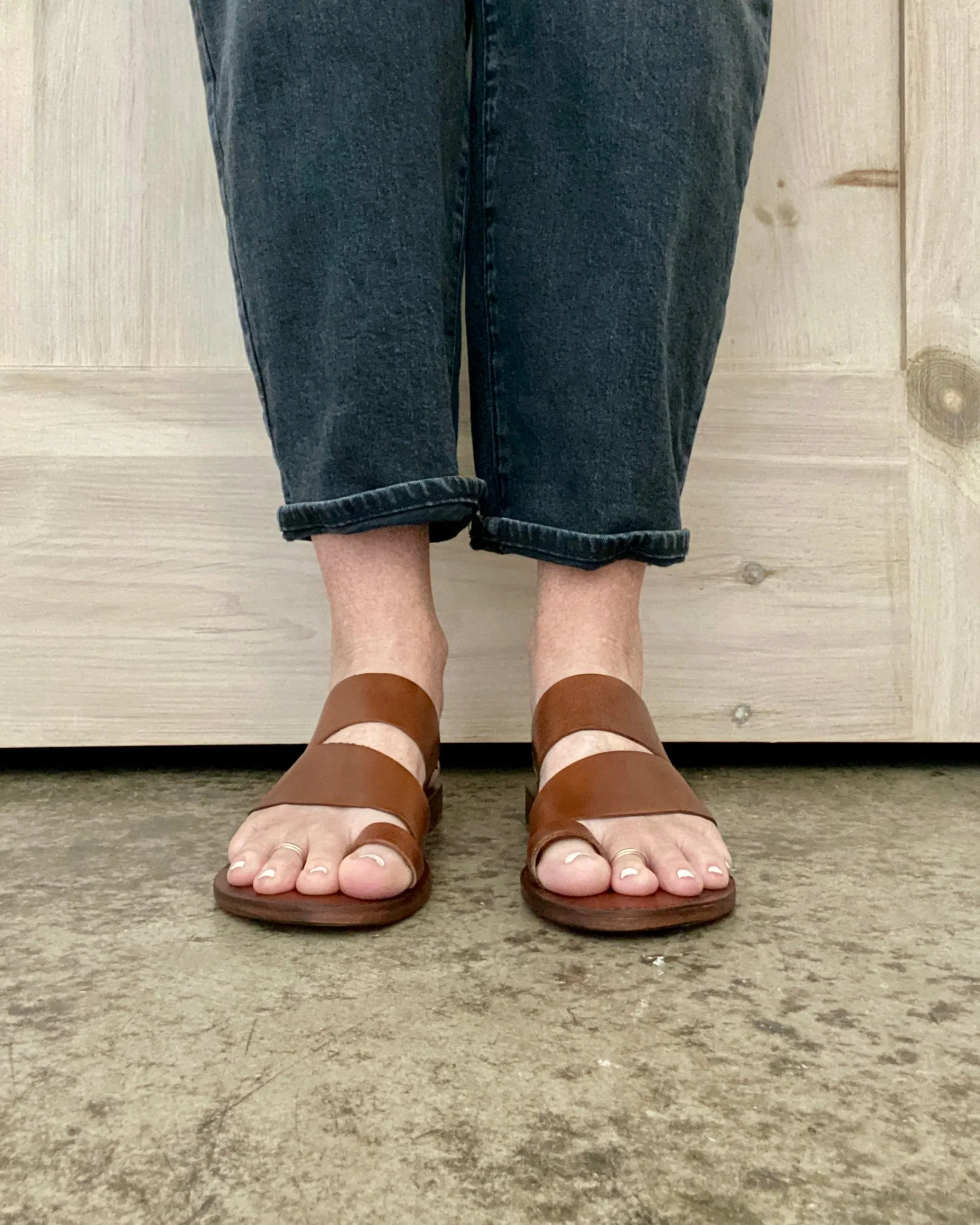 Abilene Toe Loop Sandals in Brown
