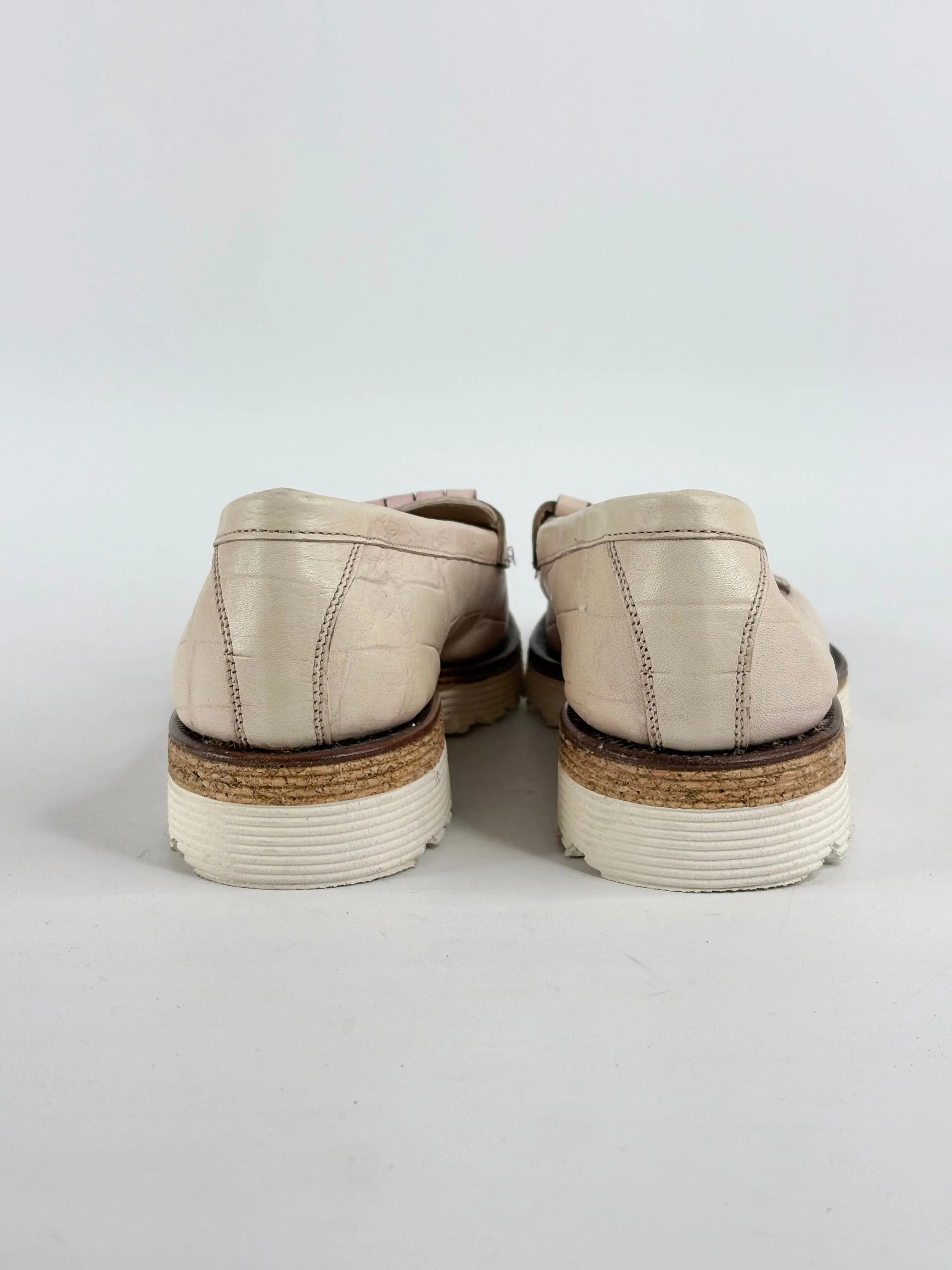 Barracuda Faded Pink & Cream Croc-Textured Leather Loafers - EU36