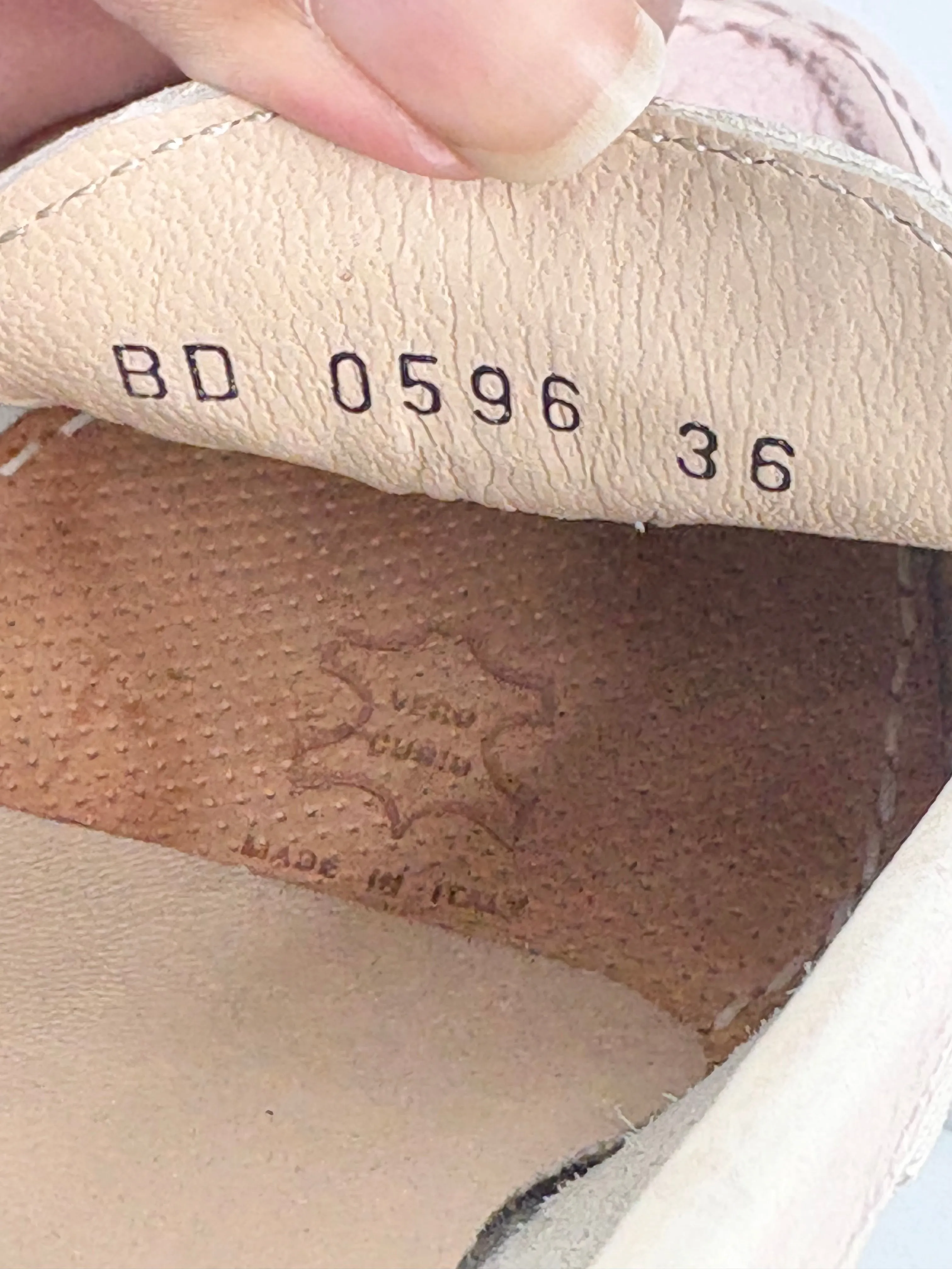 Barracuda Faded Pink & Cream Croc-Textured Leather Loafers - EU36