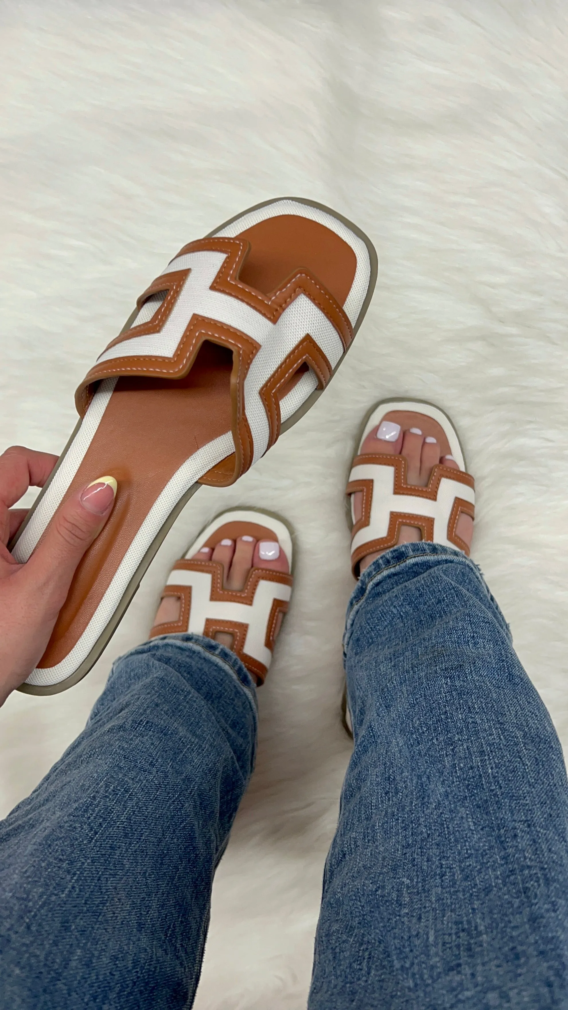 Bianca Flat Sandal - Tan/White