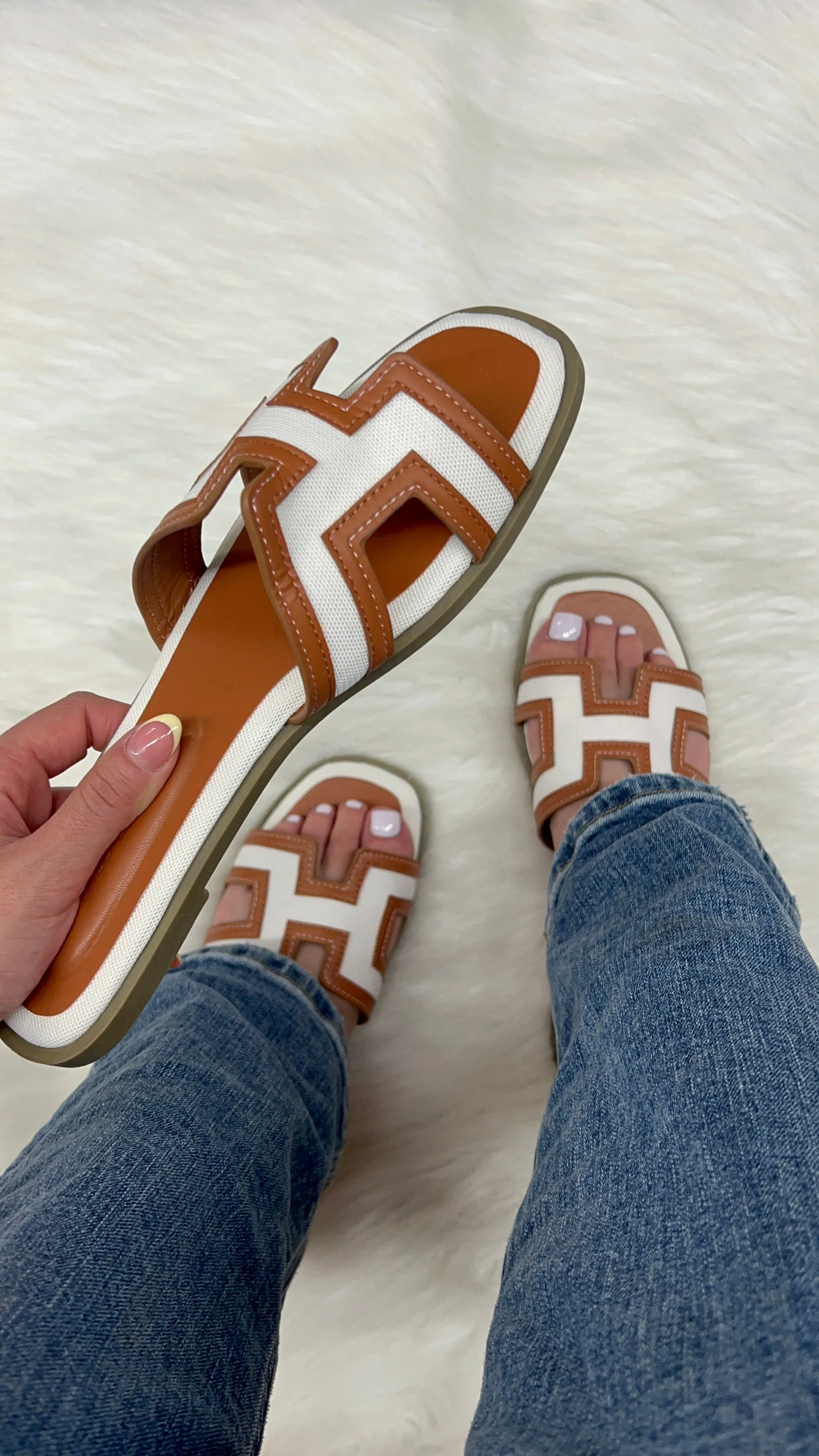 Bianca Flat Sandal - Tan/White