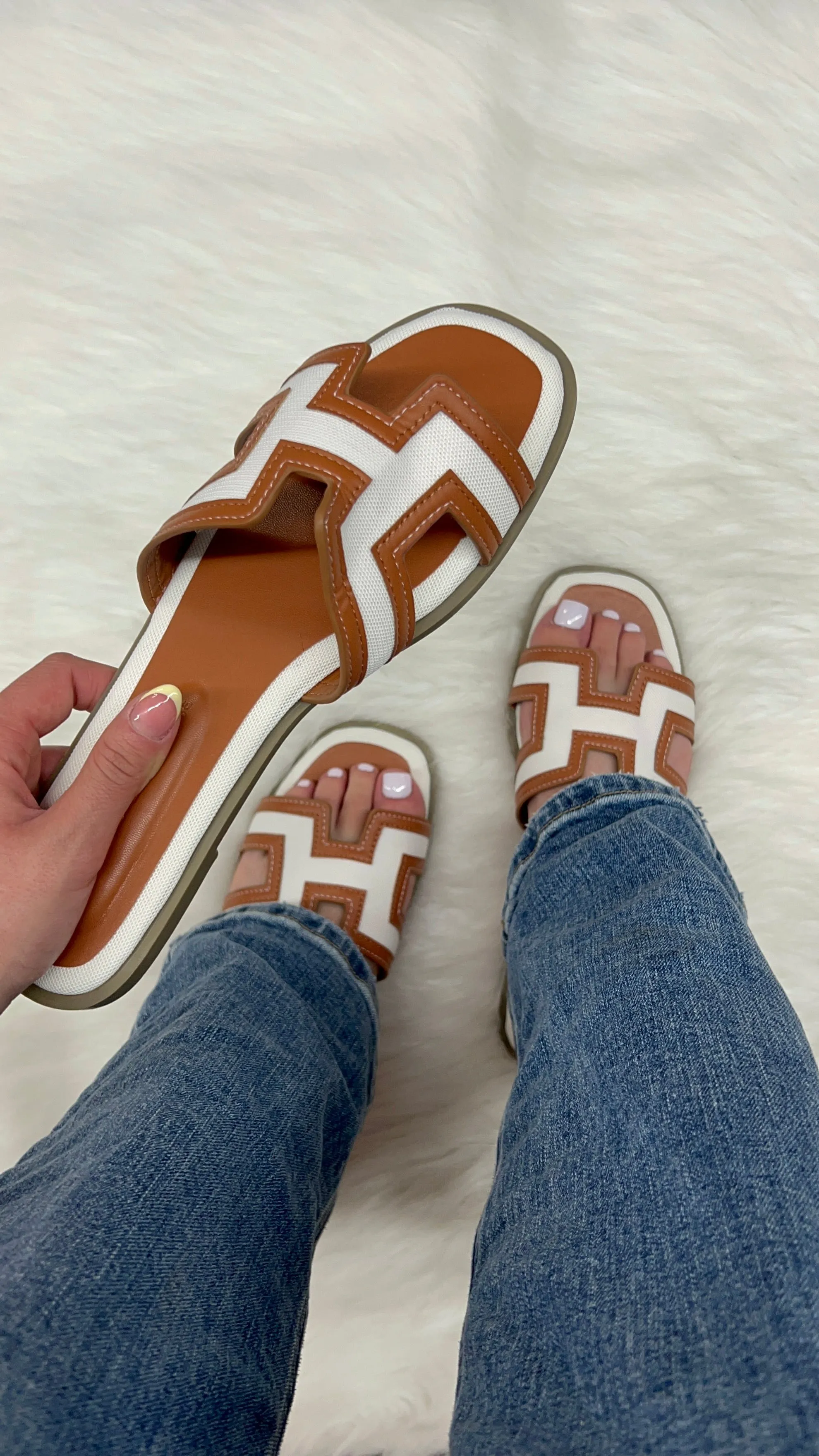 Bianca Flat Sandal - Tan/White