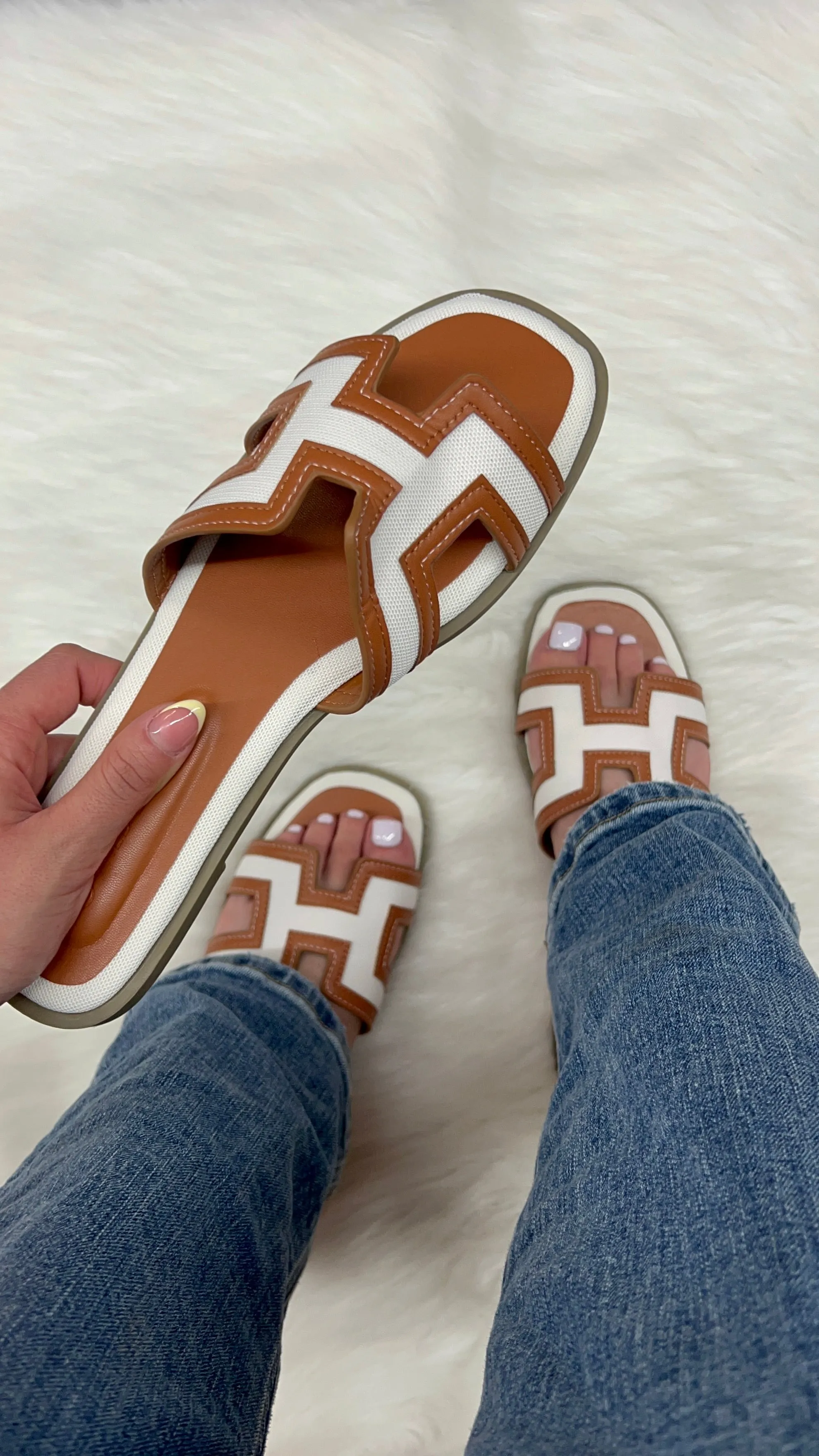 Bianca Flat Sandal - Tan/White