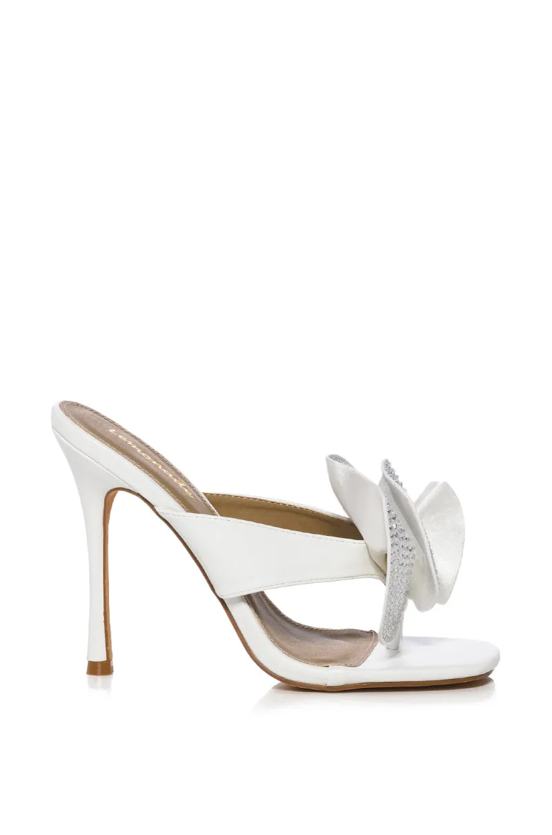 BOUQUET WHITE FLOWER SANDAL