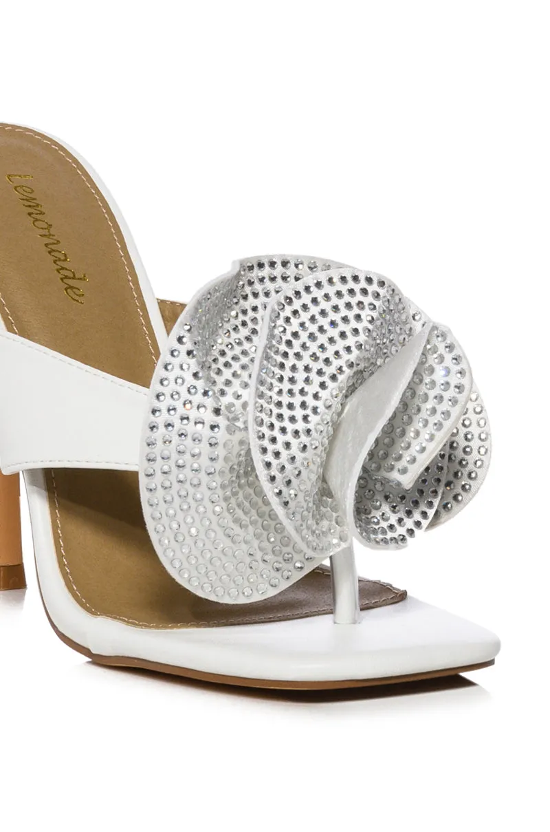 BOUQUET WHITE FLOWER SANDAL