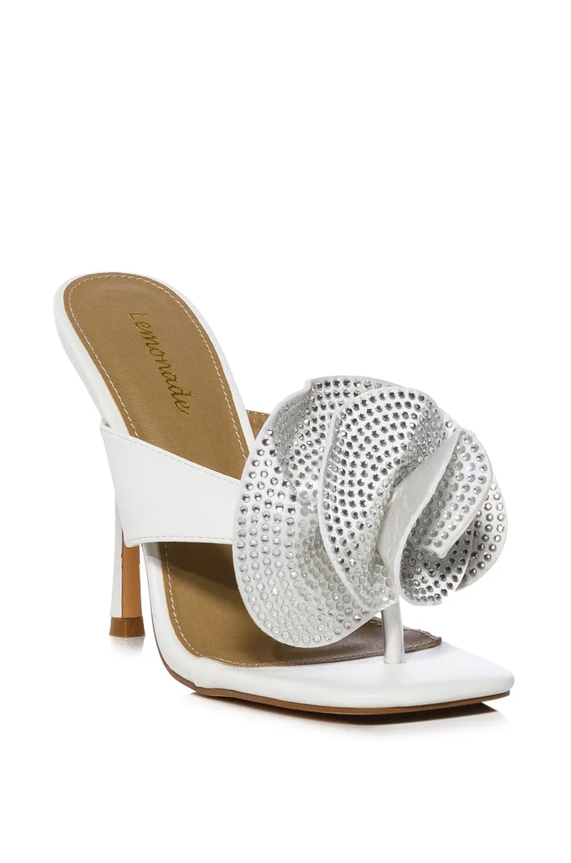 BOUQUET WHITE FLOWER SANDAL