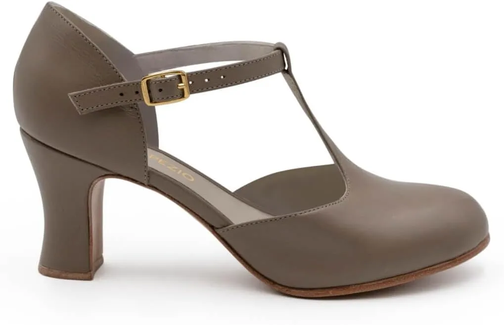 Capezio Women's Chorus Character Shoe