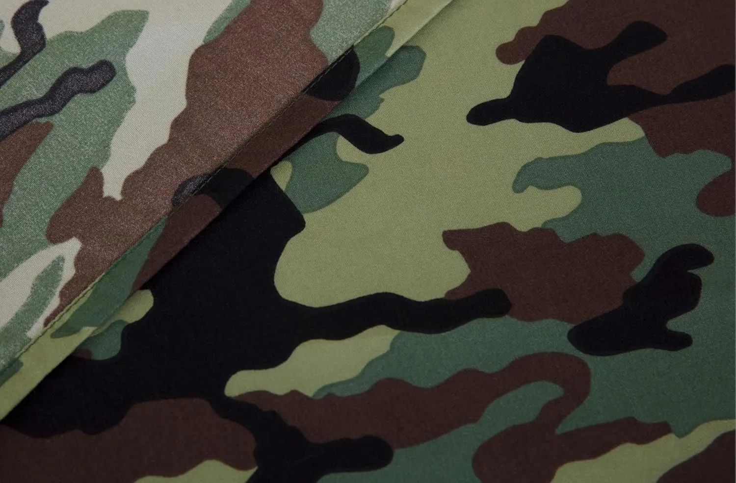 Chezmoi Collection Military Camo 4-Piece Sheet Set - Camouflage Army Green Printed Microfiber Soft Breathable Deep Pocket Sheets and Pillowcases Set, Queen Size