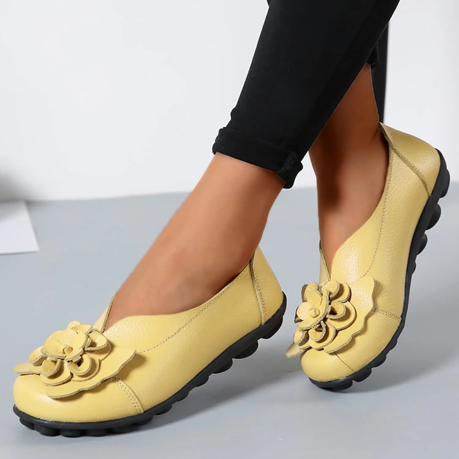Comfortable Walking Slip on Flat Shoes Ladies Dressy Loafers Breathable Leather Wide Width Loafer Round Toe Wild Fashion Soft Casual Outdoor Sandals for Women