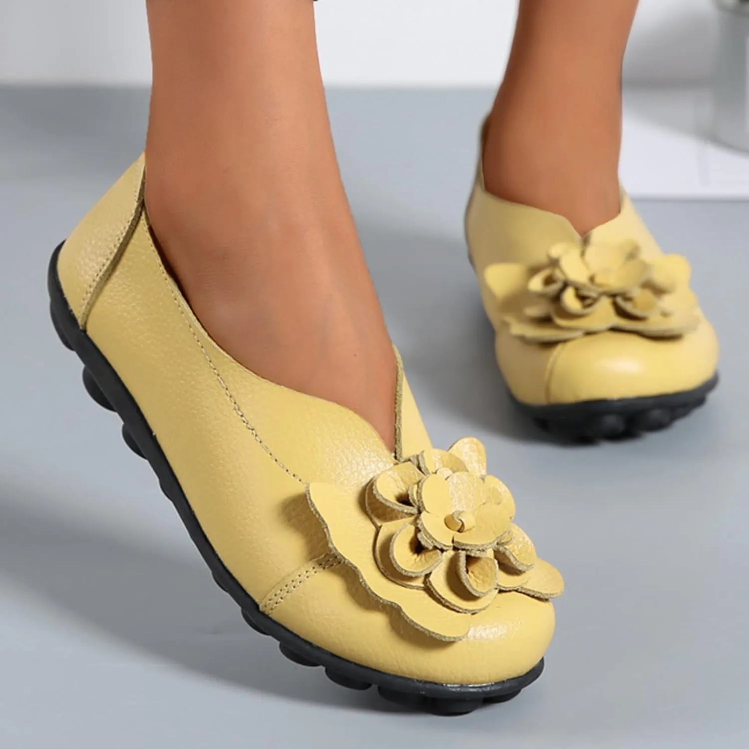 Comfortable Walking Slip on Flat Shoes Ladies Dressy Loafers Breathable Leather Wide Width Loafer Round Toe Wild Fashion Soft Casual Outdoor Sandals for Women