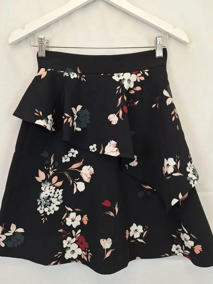 Cue Soft Ruffled Floral Skirt Size 6