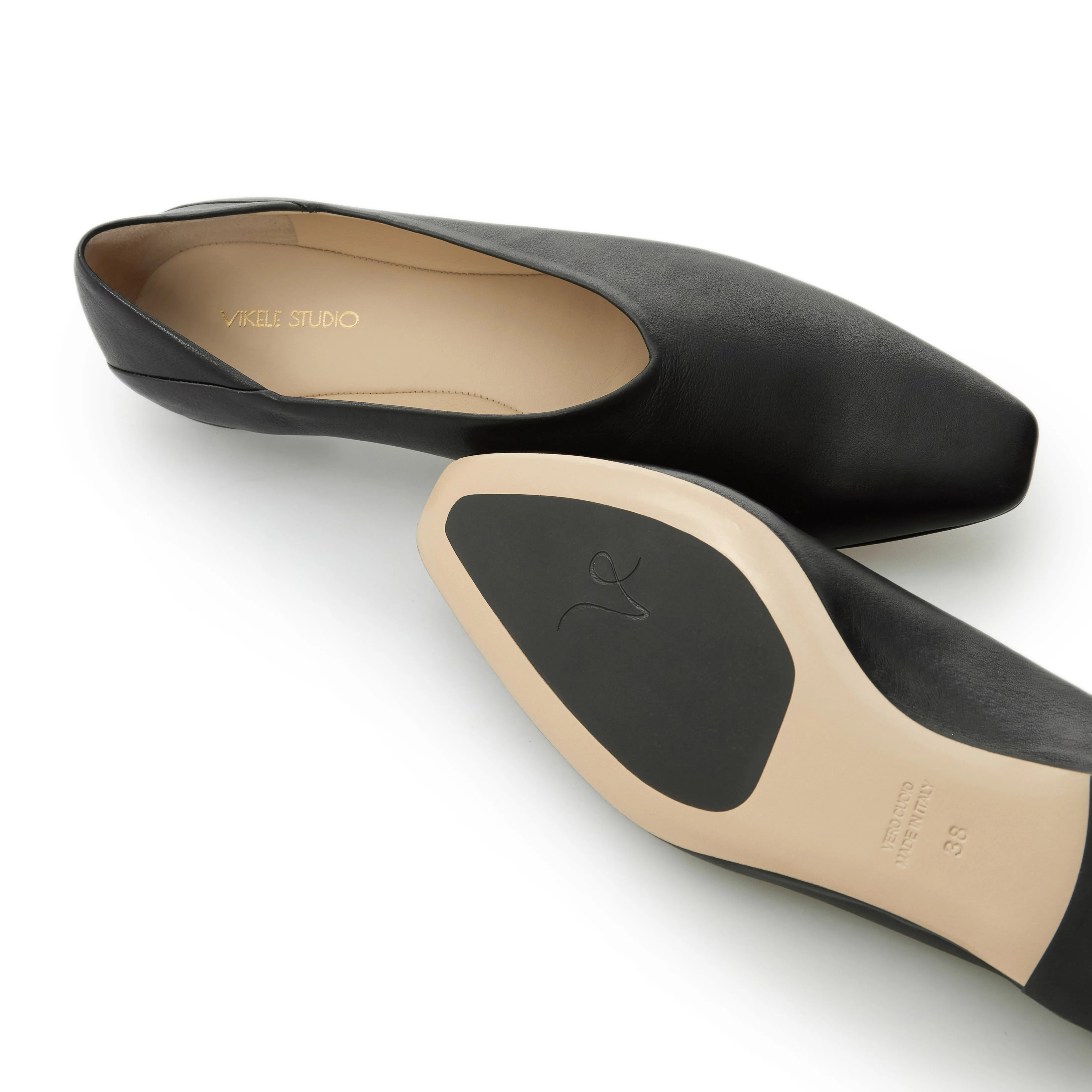 Flat shoes