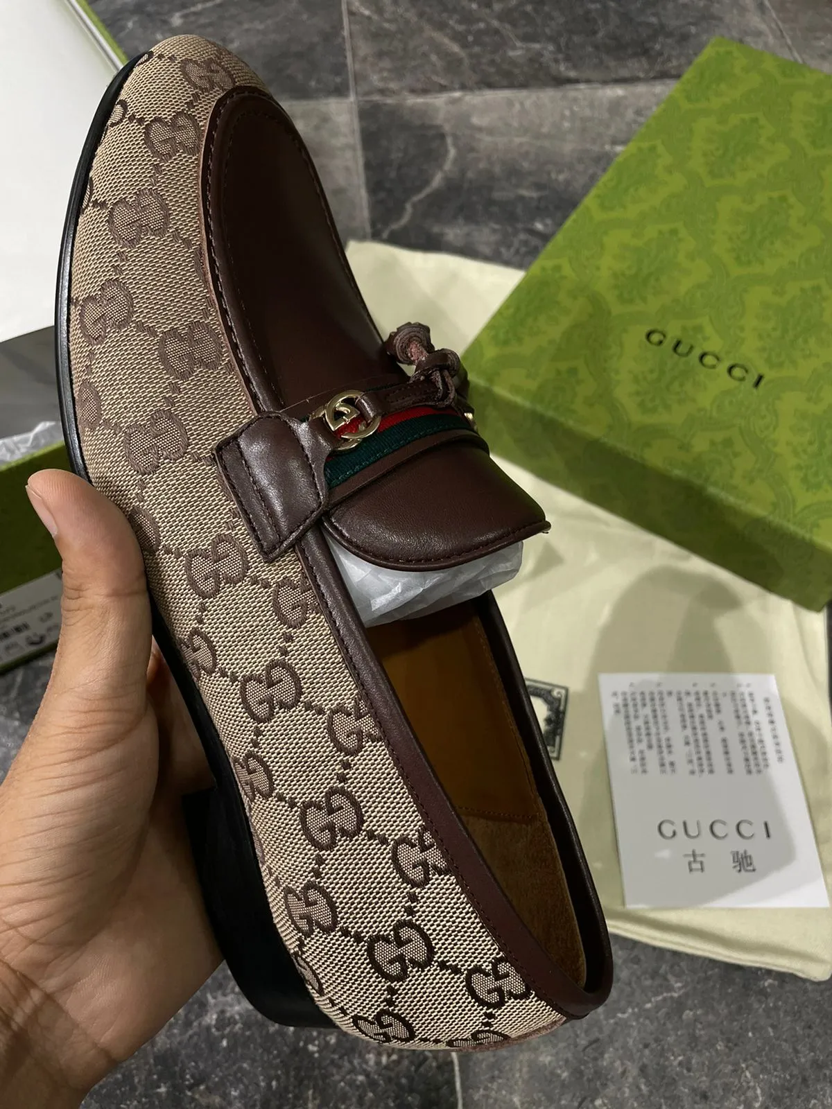 GUCCI || GG Calf Leather Loafer With Tassel in Natural