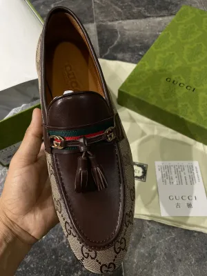 GUCCI || GG Calf Leather Loafer With Tassel in Natural