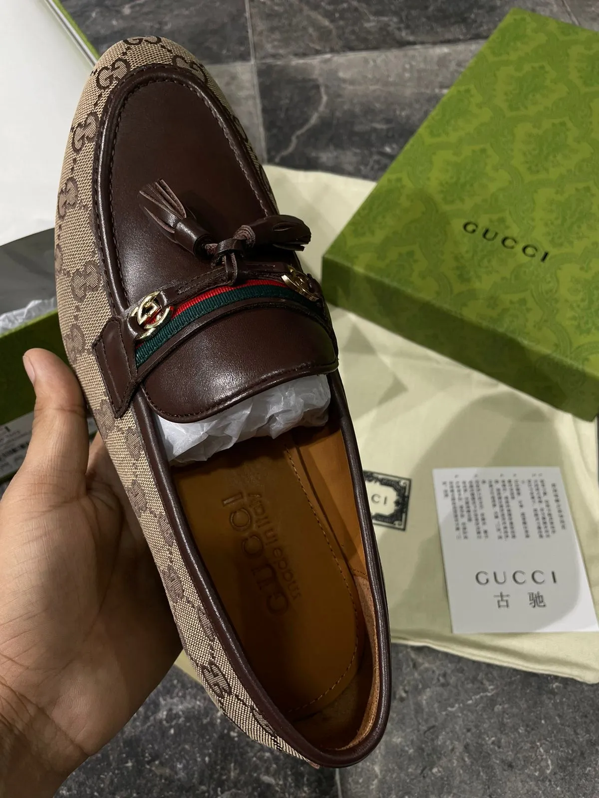GUCCI || GG Calf Leather Loafer With Tassel in Natural