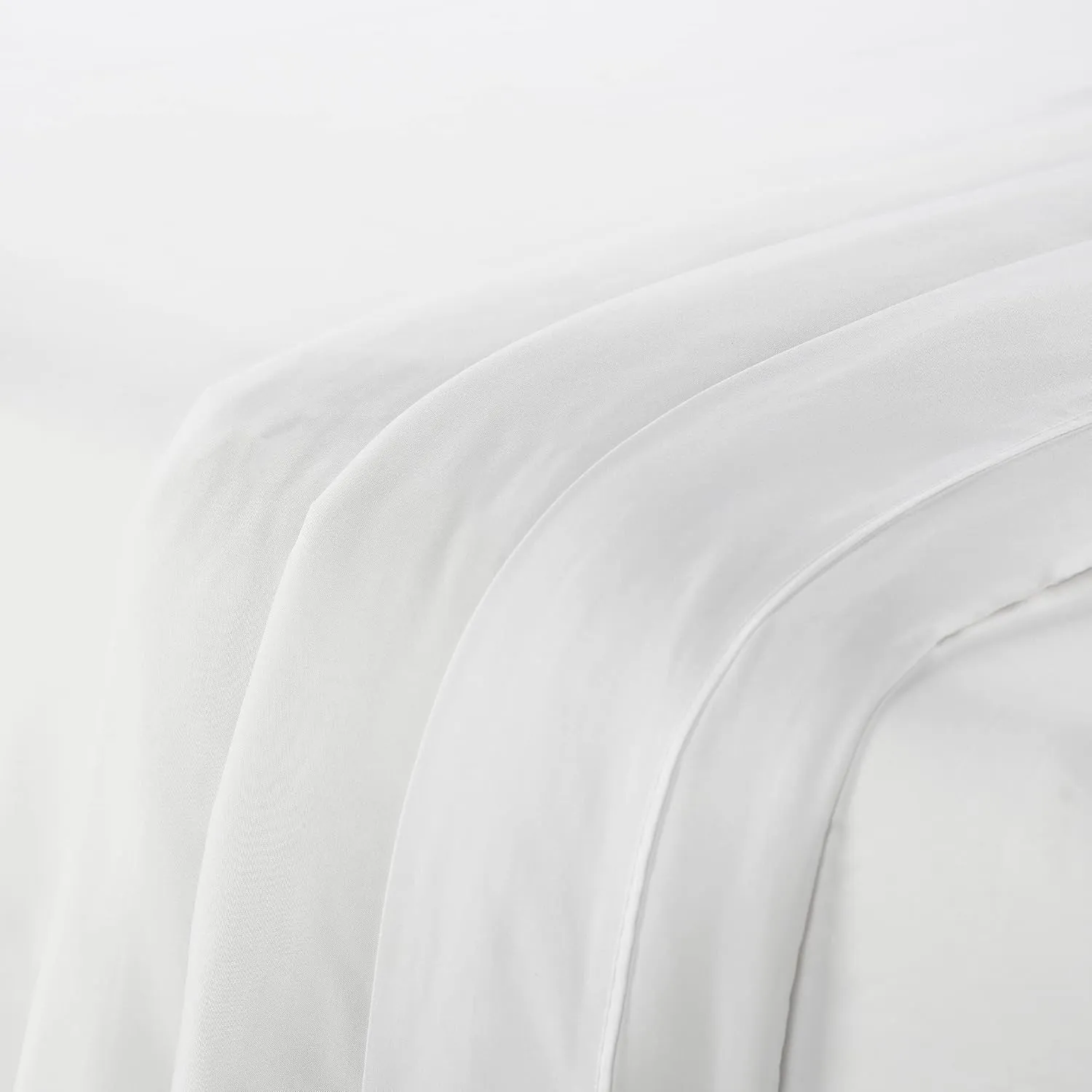 Serta Simply Clean Super Soft Hypoallergenic Stain Resistant Deep Pocket 4 Pieces Solid Bed Sheet Set, Queen, White