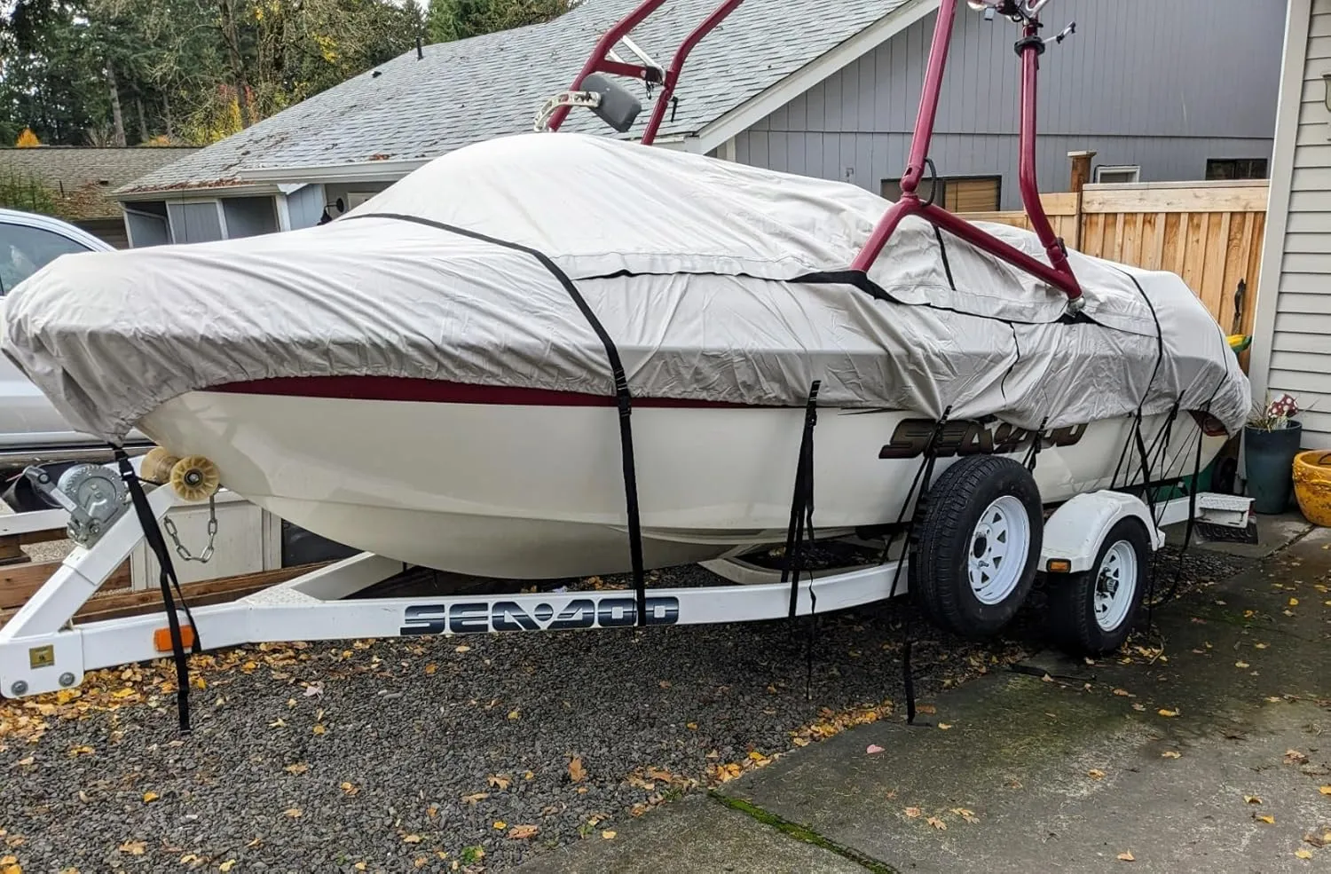Tuszom True 900D Solution Dyed Waterproof Ski&Wakeboard Tower Boat Cover with Fully Windproof Straps and Storage Bag Fit 20'- 22'L beam width to 106"W, Trailerable V-Hull Runabouts OutBoards and I/O